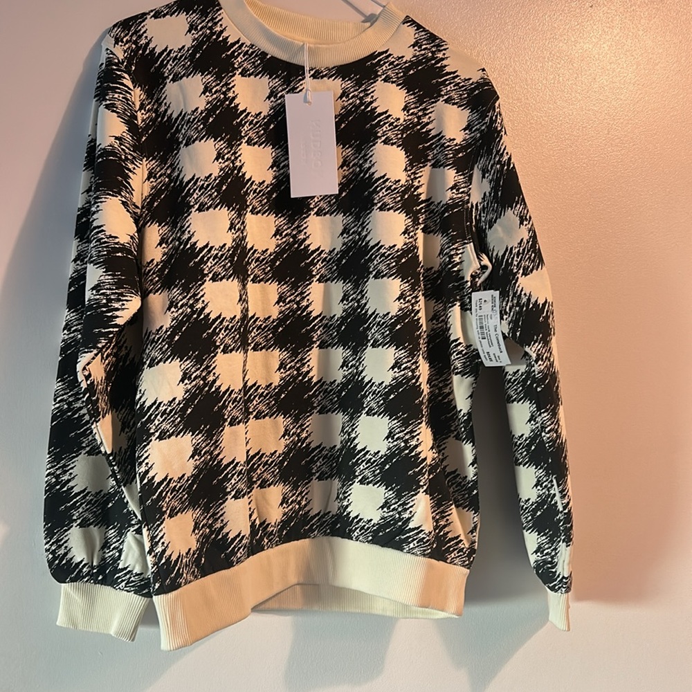 NWT Hudson’s north sweater. Small. 19” ptp. 25 length. Black & White Sweater